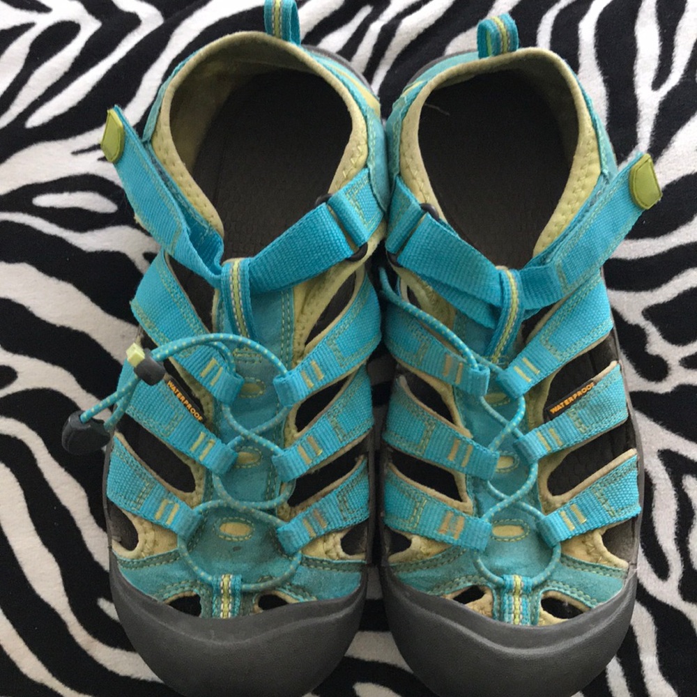Women’s Keens size 7